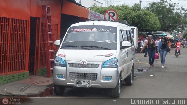 Particular o Desconocido 09 por Leonardo Saturno