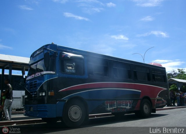 Particular o Desconocido 02 por Luis Benítez