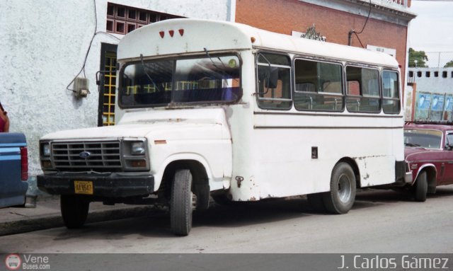 Particular o Desconocido AA8 por Pablo Acevedo