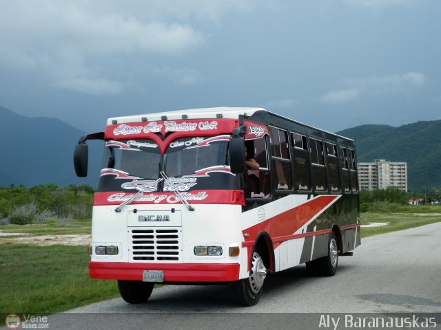 L�nea La Pastora 03 por Aly Baranauskas