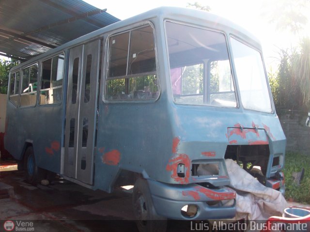 En Chiveras Abandonados Recuperaci�n 169A por Alberto Bustamante