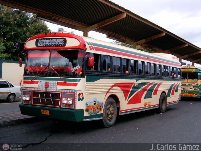 L�nea Urdaneta 13 por J. Carlos G�mez