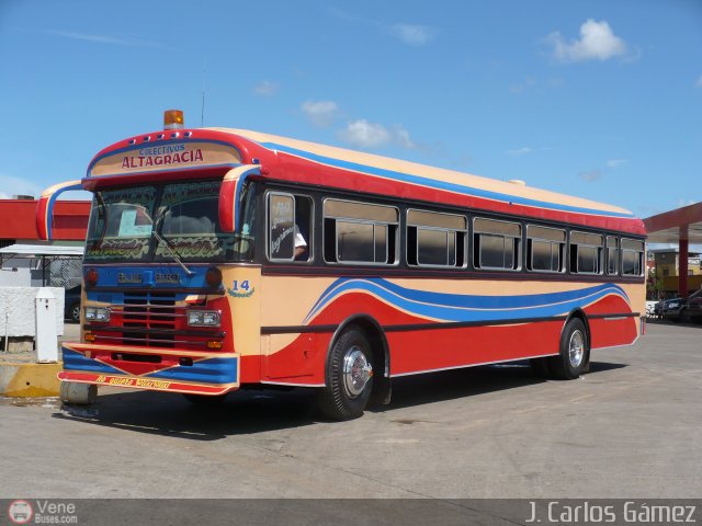 Colectivos Altagracia 14 por J. Carlos G�mez
