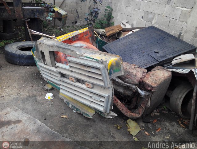 En Chiveras Abandonados Recuperaci�n 45 por Andr�s Ascanio