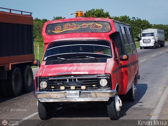 Particular o Desconocido 03 por Kevin Mora