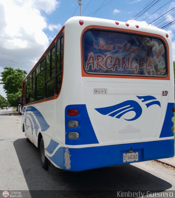 Particular o Desconocido 13 por Kimberly Guerrero