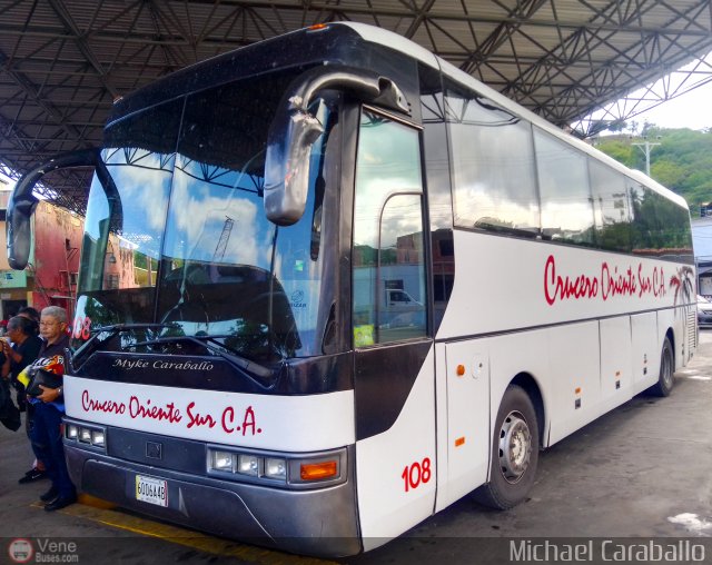 Cruceros Oriente Sur 108 por Michael Caraballo