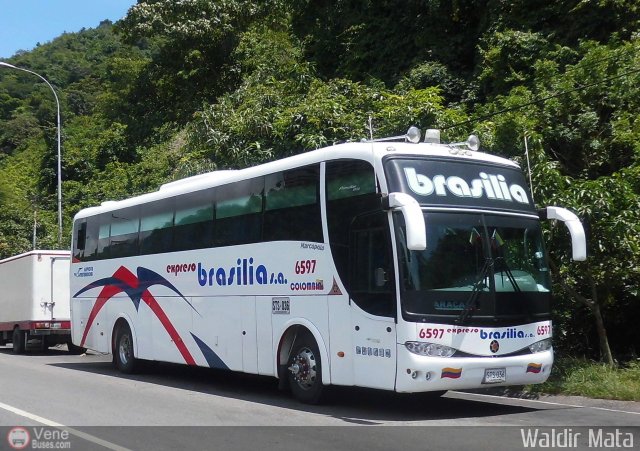 Expreso Brasilia 6597 por Waldir Mata