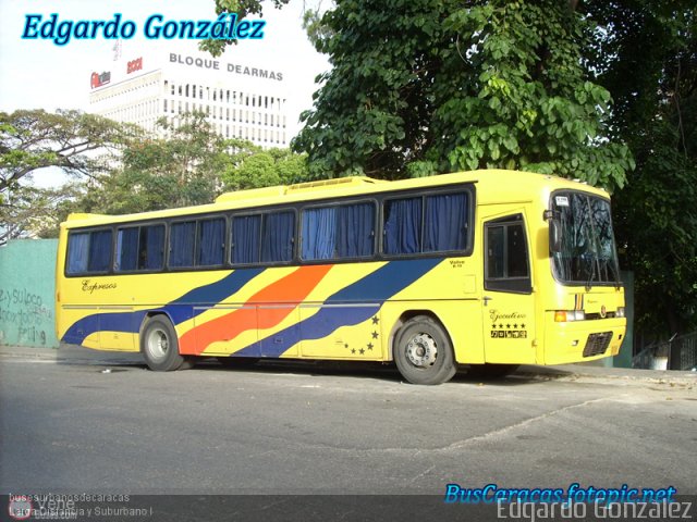 Particular 124 por Alvin Rondn