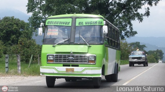 Colectivos El Vig�a 01 por Leonardo Saturno