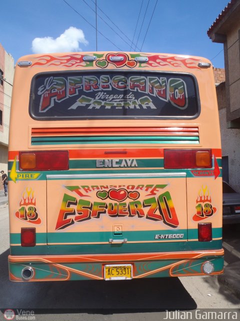 Transporte El Esfuerzo 18 por Julian Gamarra