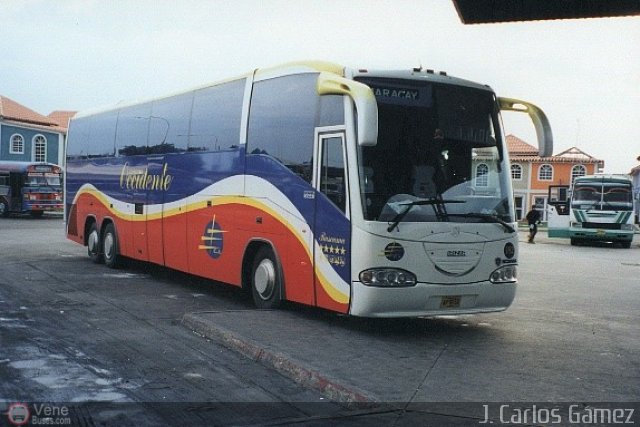 Expresos Occidente 182 por J. Carlos G�mez