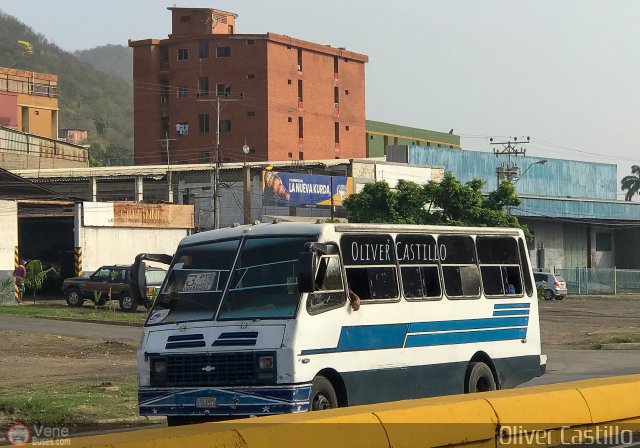 Particular o Desconocido 029 por Oliver Castillo