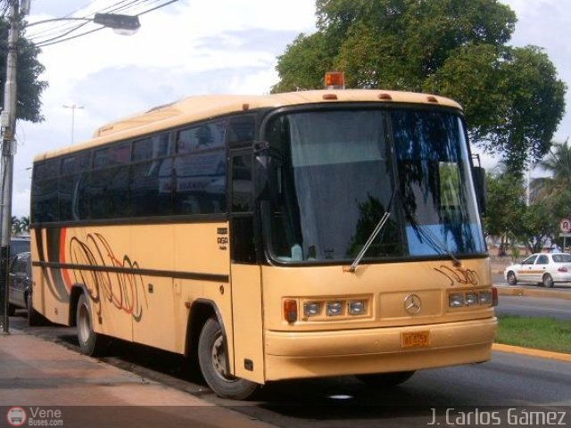 Particular o Desconocido AR-999 por Alvin Rond�n