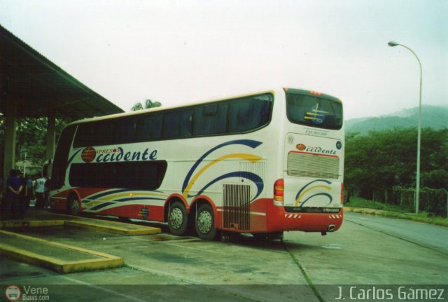 Expresos Occidente 090 por J. Carlos G�mez