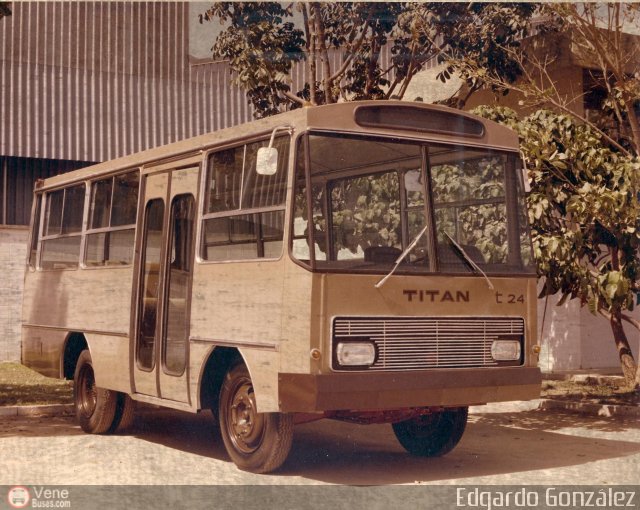 Particular o Desconocido 0372 por Edgardo González