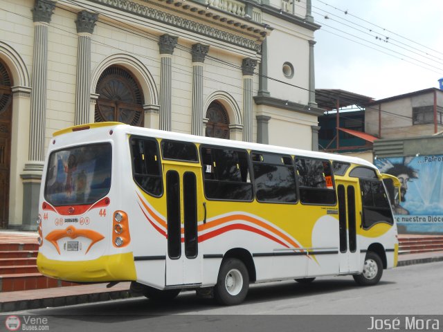 A.C. L�nea Col�n 44 por Jos� Mora