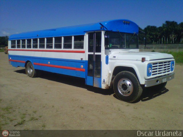 Particular o Desconocido  por Luis Figuera