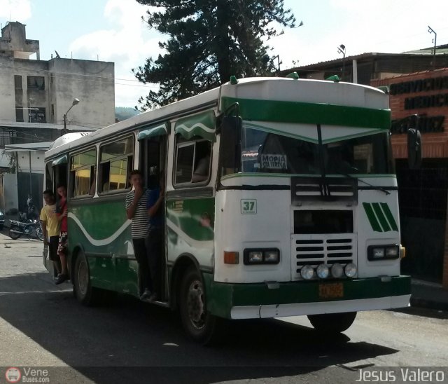 MI - L�nea Independencia 37 por Jes�s Valero