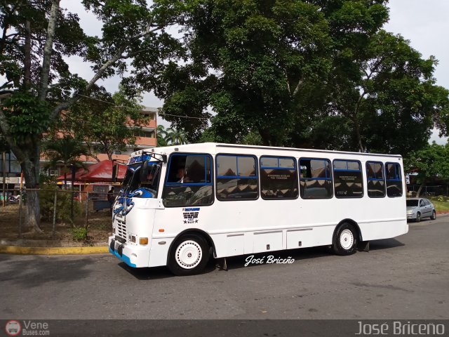 L�nea 1ero de Octubre 042 por Jos� Brice�o