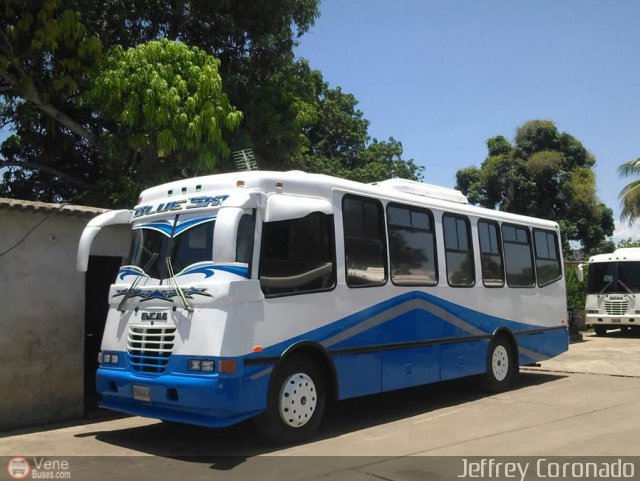 Particular o Desconocido 00200 por Kevin Mora