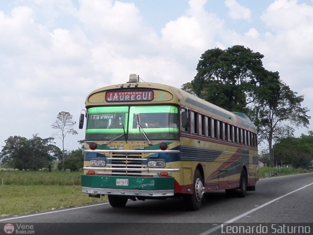 Expresos Jáuregui 055 por Leonardo Saturno