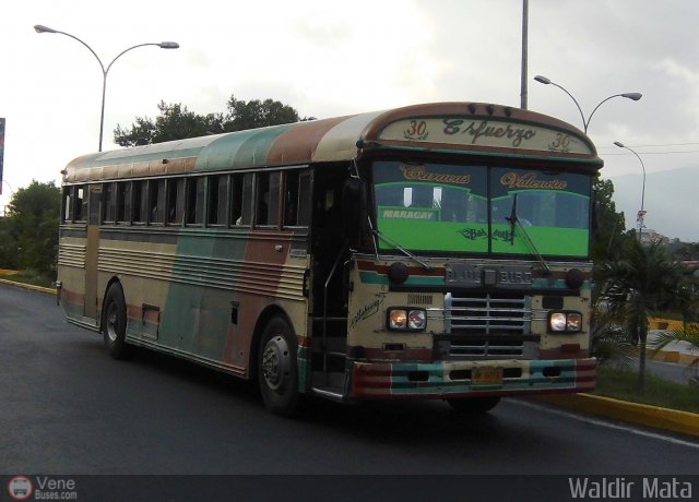 Transporte El Esfuerzo 30 por Waldir Mata