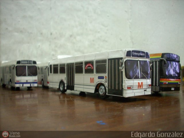 Maquetas y Miniaturas 988 por Edgardo Gonz�lez