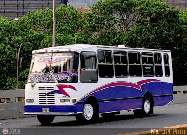 Transporte Privado Joaranny 196 por Miguel Pino