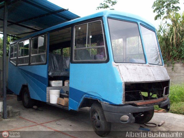 En Chiveras Abandonados Recuperaci�n 169A por Alberto Bustamante