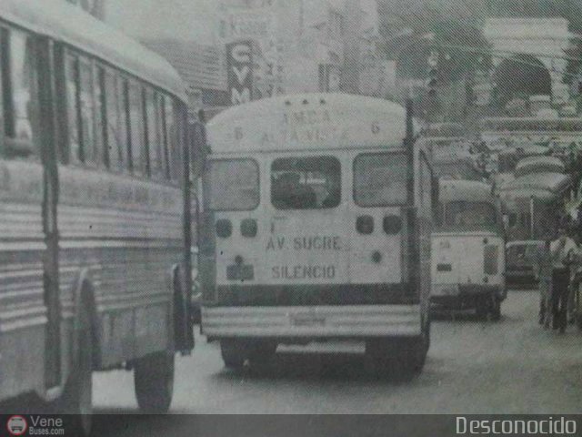 DC - Autobuses de El Manicomio C.A 06 por Jhon Ochoa