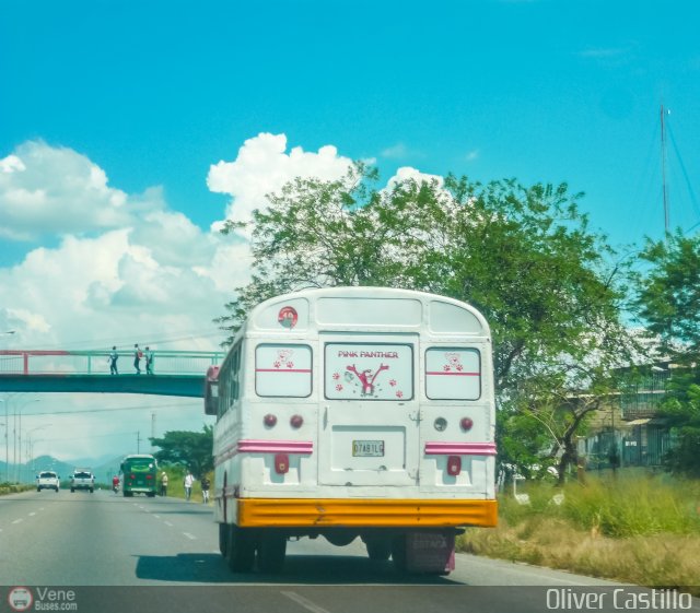 Particular o Desconocido oc133 por Oliver Castillo