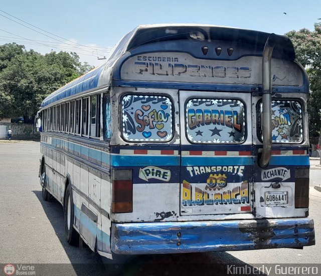 Transporte Agua Blanca 06 por Kimberly Guerrero