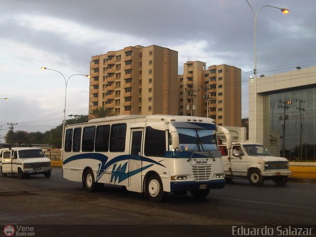 Particular o Desconocido 02 por Eduardo Salazar