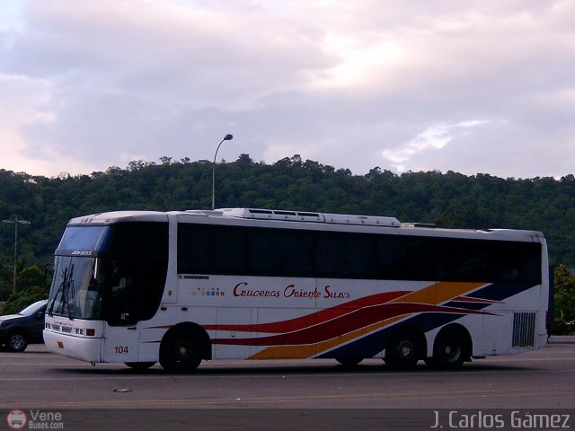 Cruceros Oriente Sur 104 por J. Carlos G�mez