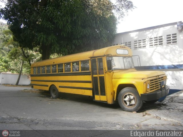 Universitarios y Escolares ESCO-213 por Edgardo Gonz�lez