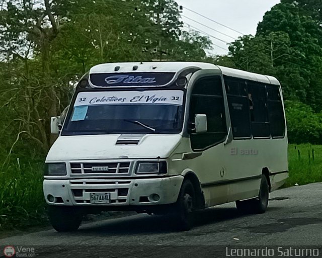 Colectivos El Vig�a 32 por Leonardo Saturno
