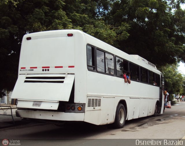 Particular o Desconocido 002 por Osneiber Bazalo