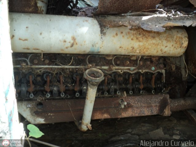 En Chiveras Abandonados Recuperaci�n Ikarus de la Policia Metropolitana por Alejandro Curvelo