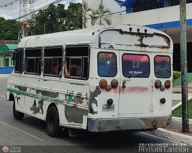 Particular o Desconocido 23 por Alvin Rond�n