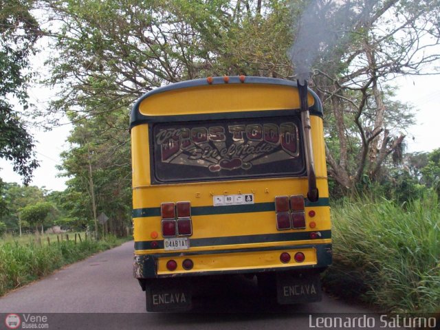 Particular o Desconocido 04 por Leonardo Saturno