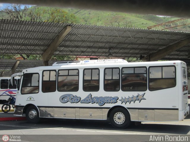 Cooperativa Rio Aragua 11 por Alvin Rond�n