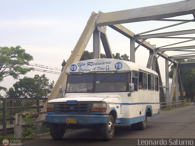 Colectivos El Vig�a 19 por Leonardo Saturno