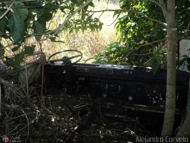 En Chiveras Abandonados Recuperaci�n Ikarus de la Policia Metropolitana por Alejandro Curvelo