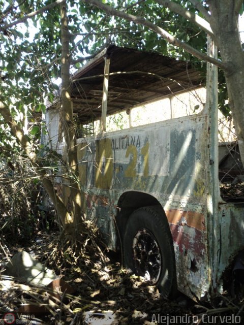 En Chiveras Abandonados Recuperaci�n Ikarus de la Policia Metropolitana por Alejandro Curvelo