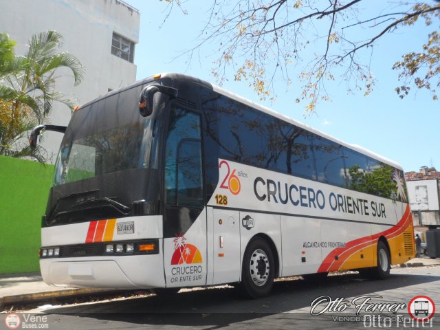 Cruceros Oriente Sur 128 por Otto Ferrer