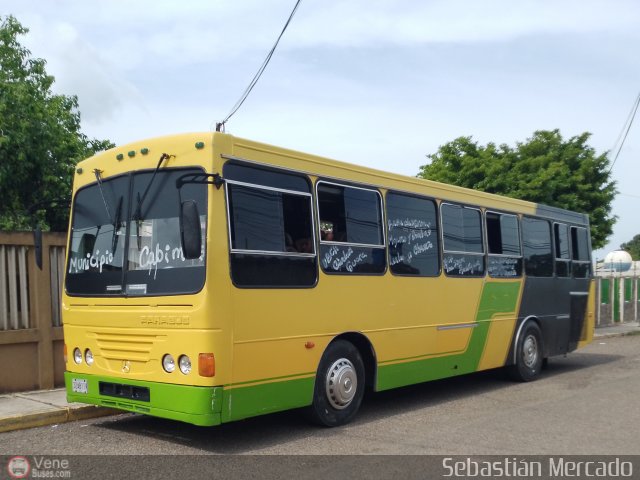 Uso Oficial 999 por Sebasti�n Mercado