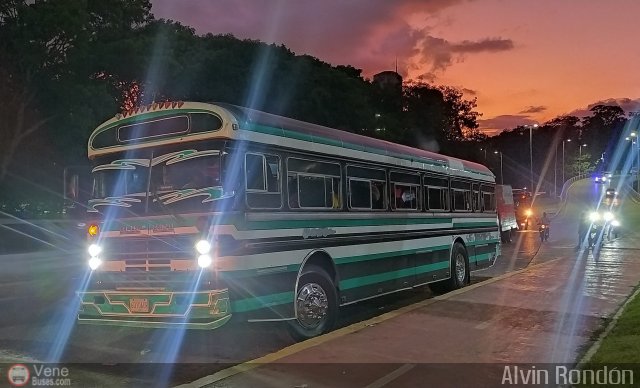 Particular o Desconocido AR-999 por Alvin Rond�n