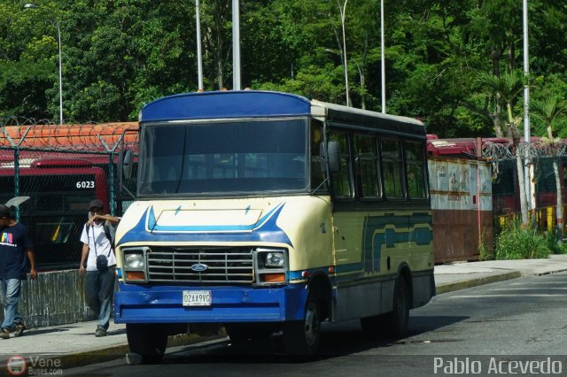 Particular o Desconocido 02A por Pablo Acevedo