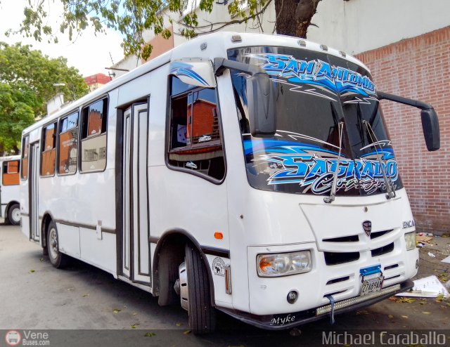 U.C. Caracas - Los Caracas 265 por Michael Caraballo